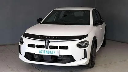 Usata Lancia Ypsilon 101 CV (74 kW) 2025 Utilitaria