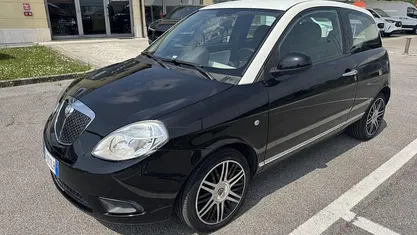 Usata Lancia Ypsilon 75 CV (55 kW) 2010 Nero Utilitaria