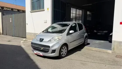 Usata Peugeot 107 68 CV (50 kW) 2009 Grigio Utilitaria