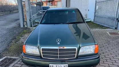 Verde Usata 1995 Mercedes C180 Elegance Tre volumi | 6500 €
