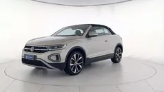 Ivory silver metallizzato Usata 2024 VW T-Roc Cabriolet Style Cabrio | 32.400 € (Buon prezzo)