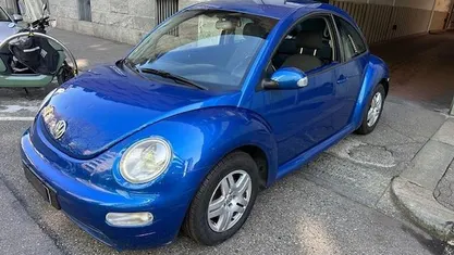 Usata VW New Beetle 75 CV (55 kW) 2005 Blu Utilitaria