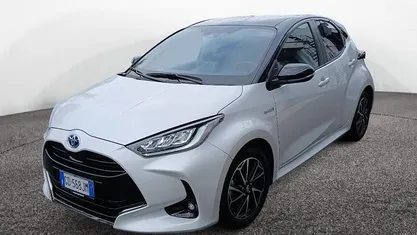 Bianco Usata 2021 Toyota Yaris Hybrid Style Due volumi | 17.900 € (Buon prezzo)