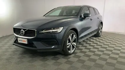 Blu Usata 2023 Volvo V60 CC Plus Station wagon | 37.599 € (Buon prezzo)