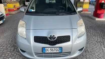 Usata 2007 Toyota Yaris Tre volumi | 4299 € (Buon prezzo)