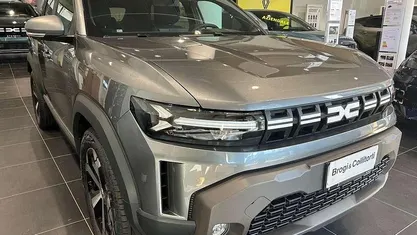 Grigio Nuova 2025 Dacia Duster Journey SUV | 27.800 € (Buon prezzo)