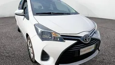 Bianco Usata 2015 Toyota Yaris Cool Tre volumi | 8800 € (Buon prezzo)