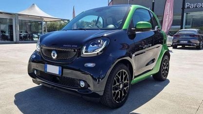 Używany Smart ForTwo Electric Drive Passion 41 kW (56 KM) 2018 Biały Sedan/Limuzyna