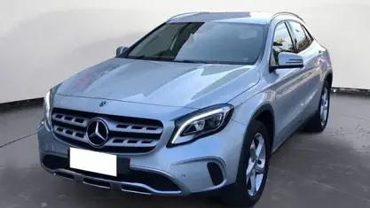 Usata Mercedes GLA200 136 CV (100 kW) 2019 Argento SUV
