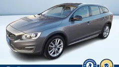 Usata 2016 Volvo V60 CC Momentum Station wagon | 14.400 € (Buon prezzo)