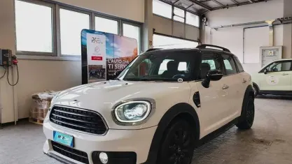 Usata Mini Cooper D 150 CV (110 kW) 2019 Bianco Utilitaria