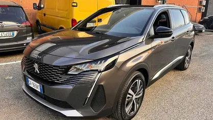 Usata Peugeot 5008 Allure 131 CV (96 kW) 2024 SUV