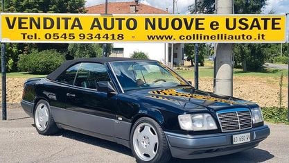 Usado Mercedes E200 Sportline 136 CV (100 kW) 1993 Negro Descapotable