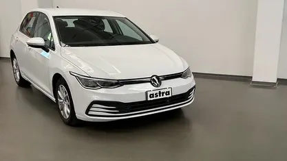 Usata VW Golf VIII Life 110 CV (80 kW) 2022 Bianco Berlina