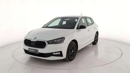 Bianco metallizzato Usata 2024 Skoda Fabia Tre volumi | 17.300 € (Buon prezzo)