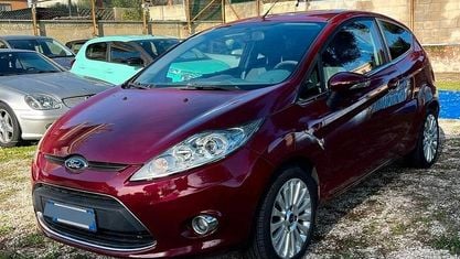 Usata Ford Fiesta Titanium 82 CV (60 kW) 2009 Rosso Utilitaria