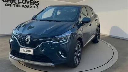 Usata Renault Captur Techno 101 CV (74 kW) 2023 Blu scuro SUV