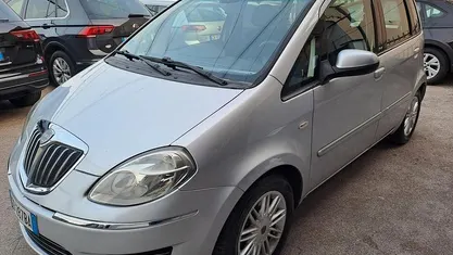 Usata Lancia Musa 77 CV (56 kW) 2010 Grigio Monovolume