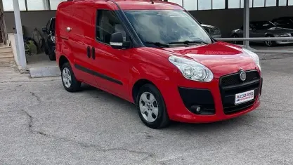 Usata Fiat Doblò 105 CV (77 kW) 2010 Rosso Monovolume