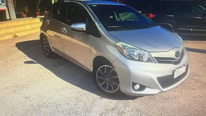 Usata Toyota Yaris Lounge 90 CV (66 kW) 2018 Grigio Berlina