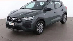 Verde Usata 2023 Dacia Sandero Essentiel Due volumi | 14.699 € (Buon prezzo)