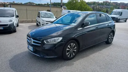 Gebraucht Mercedes B180 Business 116 PS (85 kW) 2020 Schwarz Van / Kleinbus