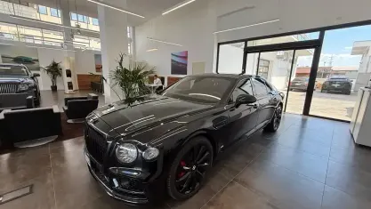 Usata Bentley Flying Spur 549 CV (403 kW) 2021 Nero Berlina