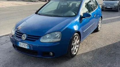 Usata VW Golf IV Comfortline 140 CV (102 kW) 2004 Blu Berlina