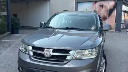 Usata Fiat Freemont 170 CV (125 kW) 2011 Grigio SUV