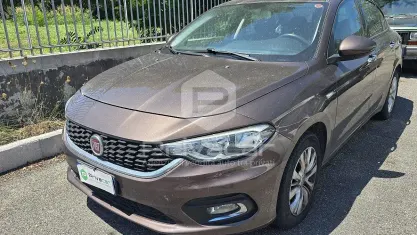 Usata Fiat Tipo Easy 95 CV (69 kW) 2016 Marrone Berlina