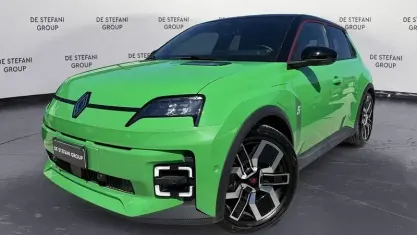 Usata Renault 5 E-Tech Komfort 110 kW (150 CV) 2025 Verde Utilitaria