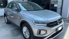 Pyrit silver met Usata 2023 VW T-Roc Life SUV | 25.900 € (Buon prezzo)
