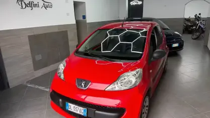 Usata Peugeot 107 68 CV (50 kW) 2008 Rosso Utilitaria