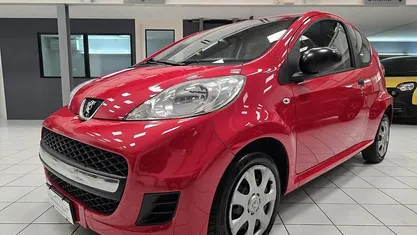 Usata Peugeot 107 68 CV (50 kW) 2010 Utilitaria