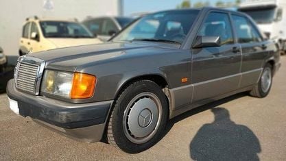 Usata Mercedes 190 122 CV (89 kW) 1990 Gray Berlina