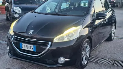 Usata Peugeot 208 Allure 92 CV (67 kW) 2014 Nero Utilitaria