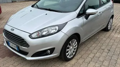 Usata Ford Fiesta Titanium 75 CV (55 kW) 2013 Argento Berlina
