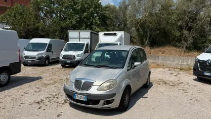 Usata Lancia Musa 69 CV (50 kW) 2005 Grigio Monovolume