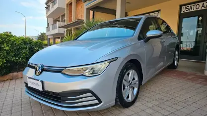 Usata VW Golf VIII Life 116 CV (85 kW) 2023 Grigio Berlina