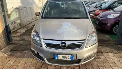 Usata Opel Zafira Club 120 CV (88 kW) 2006 Grigio Monovolume