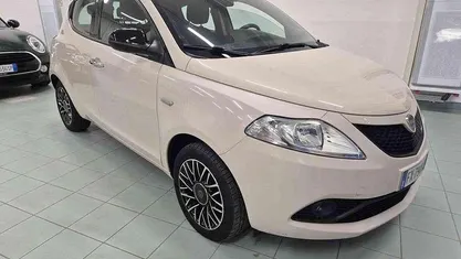 Beige pastello Usata 2019 Lancia Ypsilon Gold Due volumi | 9900 € (Buon prezzo)