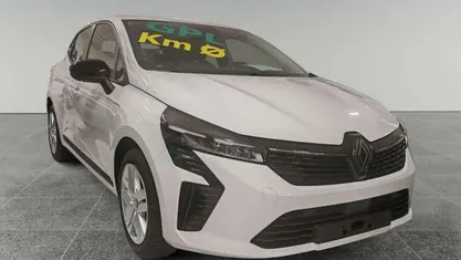Bianco Nuova 2025 Renault Clio V Evolution Tre volumi | 17.990 € (Cara)