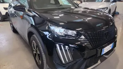 Usata Peugeot 2008 Allure 101 CV (74 kW) 2025 Nero SUV