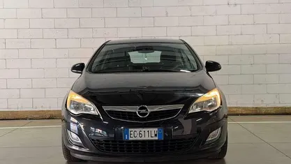 Usata Opel Astra 116 CV (85 kW) 2011 Grigio Berlina