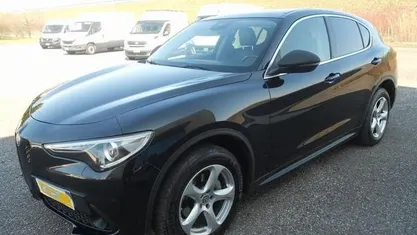 Nero metallizzato Usata 2017 Alfa Romeo Stelvio Super SUV | 22.800 € (Buon prezzo)