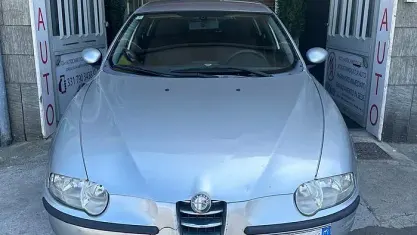 Usata Alfa Romeo 147 105 CV (77 kW) 2003 Grigio Utilitaria