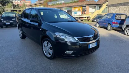Usata Kia Ceed LX 90 CV (66 kW) 2011 Nero Utilitaria
