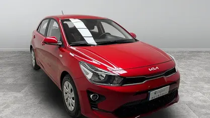 Rosso Usata 2022 Kia Rio Style Tre volumi | 14.900 € (Buon prezzo)