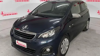 Blu/azzurro Usata 2017 Peugeot 108 Active Tre volumi | 7900 € (Buon prezzo)