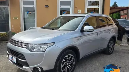 Usata Mitsubishi Outlander P-HEV Instyle 121 CV (88 kW) 2015 SUV